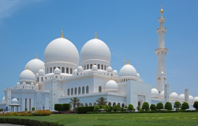 Sheikh Zayed Moschee in Abu Dhabi (ChantalS / stock.adobe.com)  lizenziertes Stockfoto 
Información sobre la licencia en 'Verificación de las fuentes de la imagen'